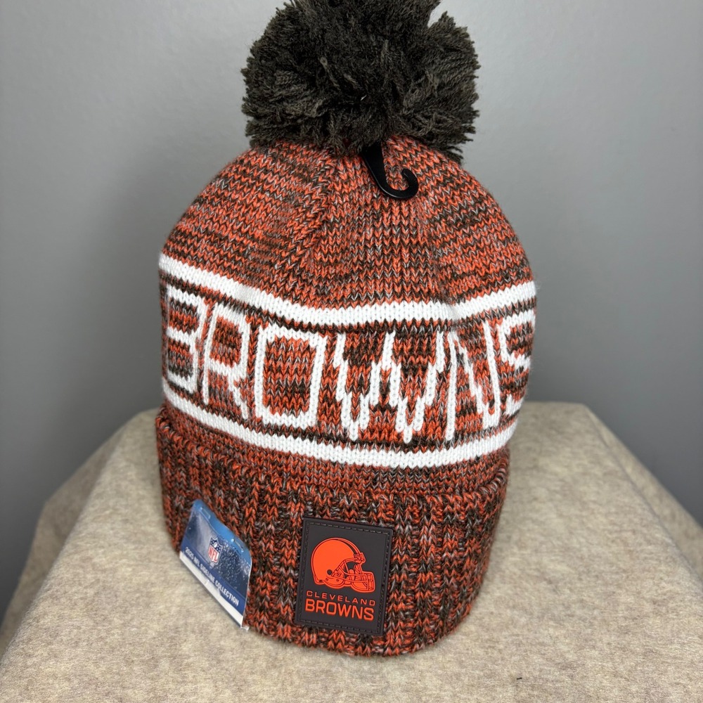 New Era Cleveland Browns NFL 2025 Sideline Sport Knit Pom Beanie Hat 60731647